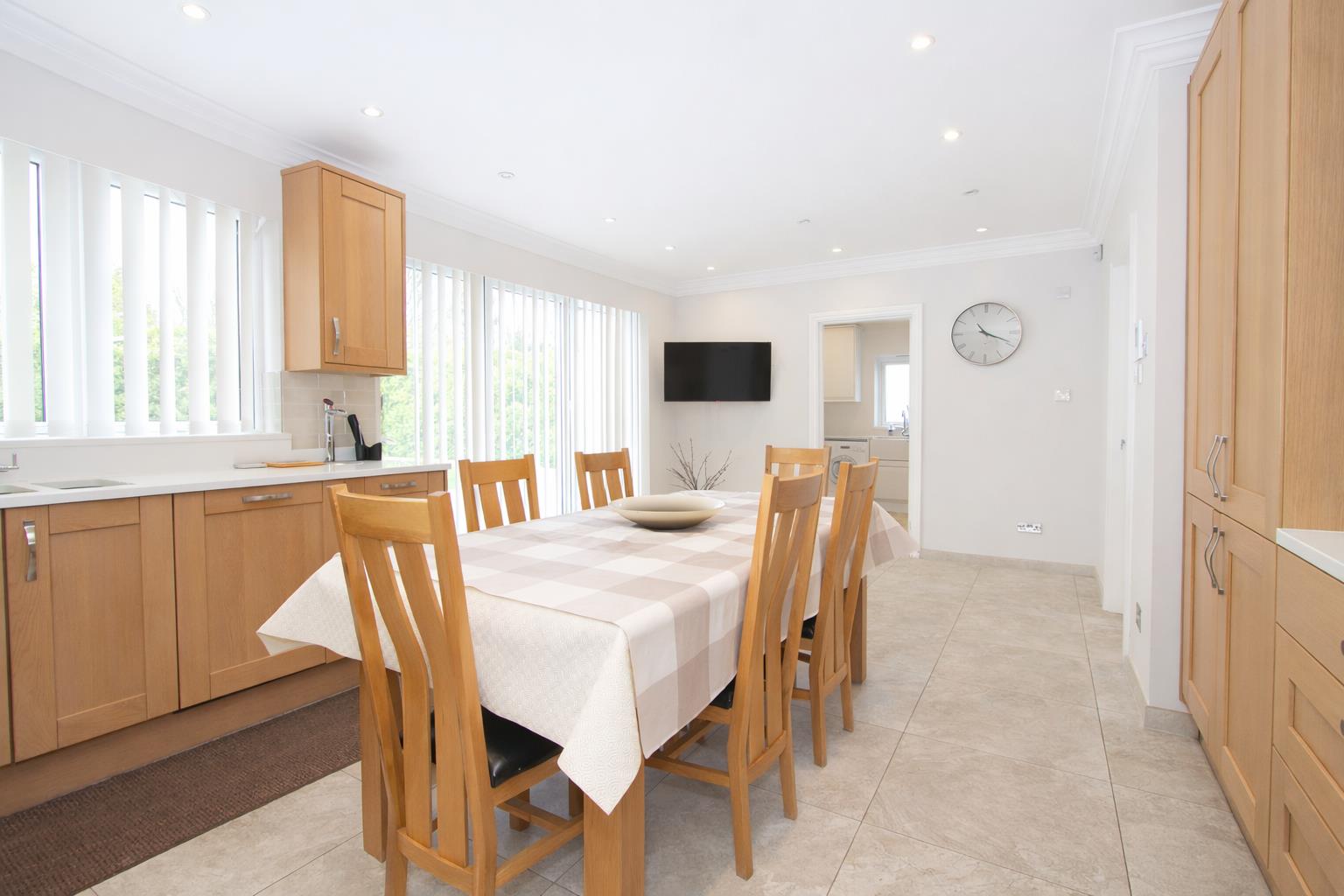 2 bed property in Clarence Road, Wallington